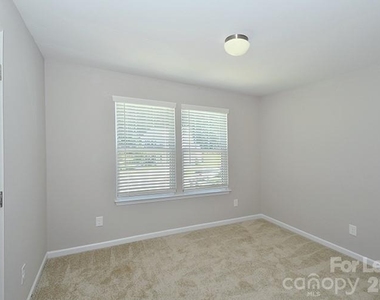 104 Trissy Court - Photo Thumbnail 12