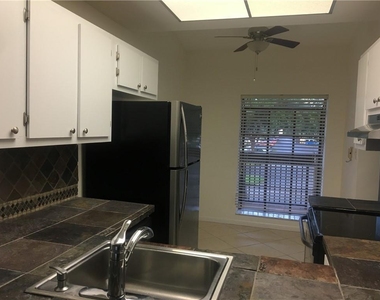 2067 Sw 15th Street - Photo Thumbnail 4