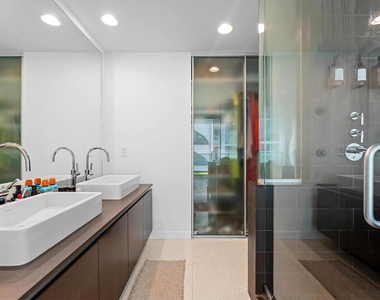 1040 Biscayne Boulevard - Photo Thumbnail 8