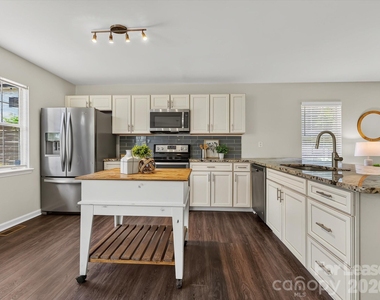 1521 Sumter Avenue - Photo Thumbnail 7