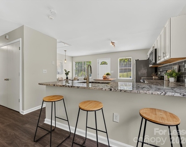 1521 Sumter Avenue - Photo Thumbnail 5