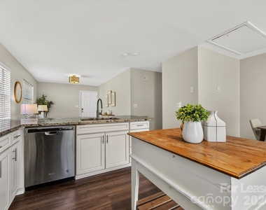 1521 Sumter Avenue - Photo Thumbnail 9