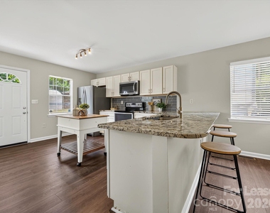 1521 Sumter Avenue - Photo Thumbnail 6
