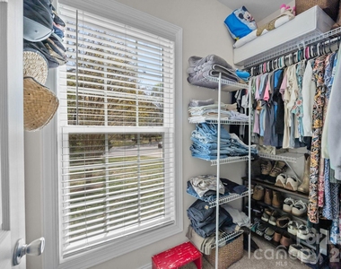 1667 Warwick Court - Photo Thumbnail 31