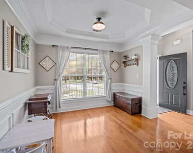 1667 Warwick Court - Photo Thumbnail 16