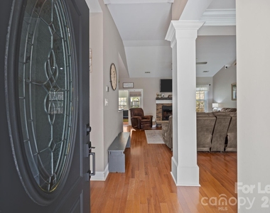 1667 Warwick Court - Photo Thumbnail 9
