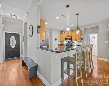 1667 Warwick Court - Photo Thumbnail 22