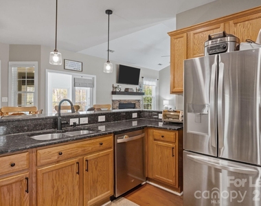 1667 Warwick Court - Photo Thumbnail 18