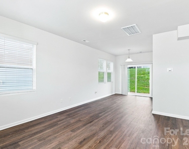 233 W Grover Street - Photo Thumbnail 6