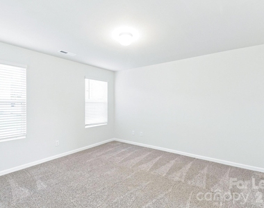 233 W Grover Street - Photo Thumbnail 8