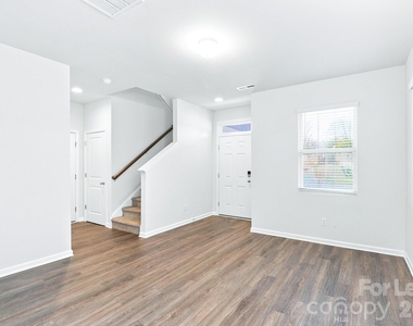 233 W Grover Street - Photo Thumbnail 4