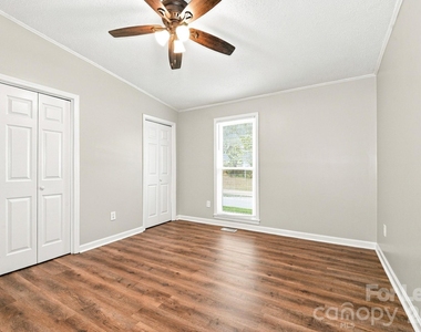 3100 Chenango Drive - Photo Thumbnail 9