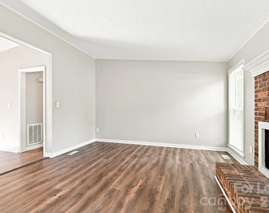3100 Chenango Drive - Photo Thumbnail 5