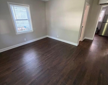 1900 Welch Place - Photo Thumbnail 2