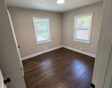 1900 Welch Place - Photo Thumbnail 4