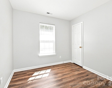 5731 Laborde Avenue - Photo Thumbnail 10