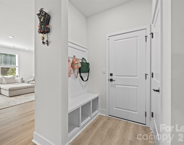 213 Miramar Drive - Photo Thumbnail 13