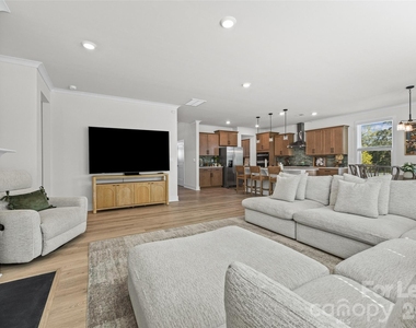 213 Miramar Drive - Photo Thumbnail 11