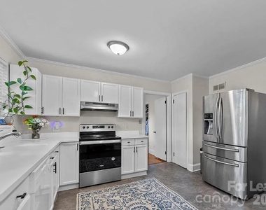 5212 Pine Drive - Photo Thumbnail 9