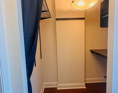 300 W 5th Street - Photo Thumbnail 6