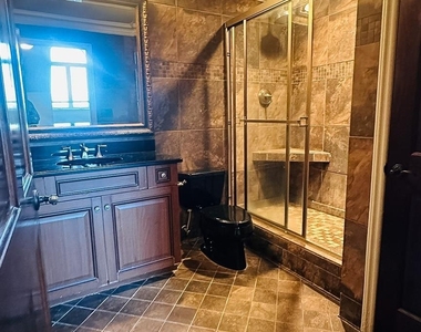 300 W 5th Street - Photo Thumbnail 13