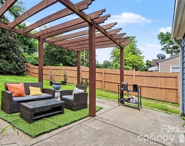 1013 Spruce Street - Photo Thumbnail 9
