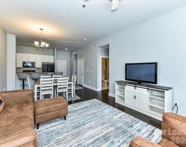 115 E Park Avenue - Photo Thumbnail 6