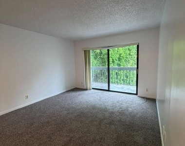 1750 N Congress Avenue - Photo Thumbnail 2