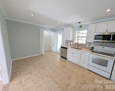 3017 Lynworth Place - Photo Thumbnail 3