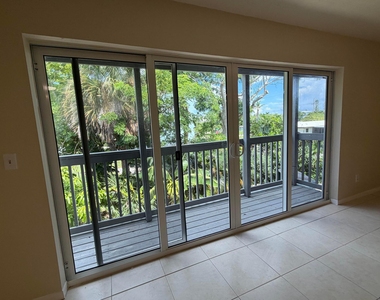 1180 Carlton Court - Photo Thumbnail 6