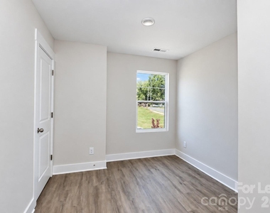 105 Silverwood Court - Photo Thumbnail 34