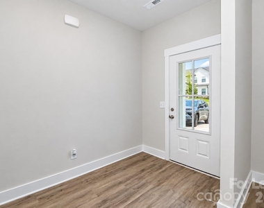 105 Silverwood Court - Photo Thumbnail 6