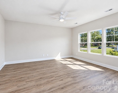105 Silverwood Court - Photo Thumbnail 16