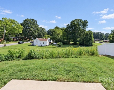105 Silverwood Court - Photo Thumbnail 46