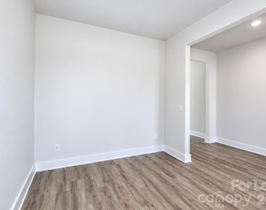 105 Silverwood Court - Photo Thumbnail 10
