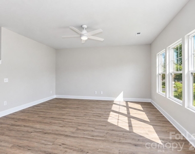 105 Silverwood Court - Photo Thumbnail 15