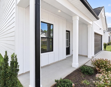 105 Silverwood Court - Photo Thumbnail 3