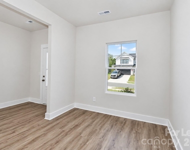 105 Silverwood Court - Photo Thumbnail 9