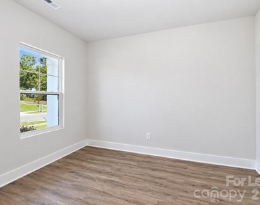 105 Silverwood Court - Photo Thumbnail 8