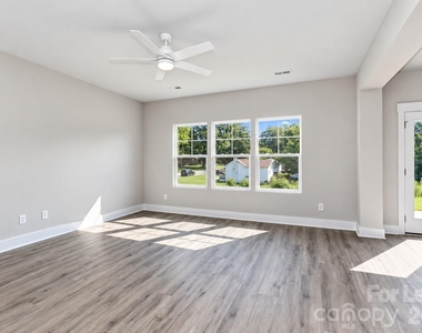 105 Silverwood Court - Photo Thumbnail 11