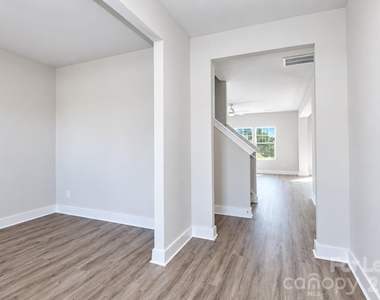 105 Silverwood Court - Photo Thumbnail 7