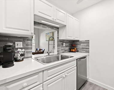 250 Ne 20th Street - Photo Thumbnail 8