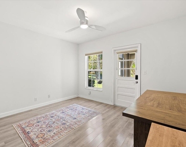 250 Ne 20th Street - Photo Thumbnail 18