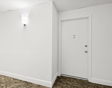 250 Ne 20th Street - Photo Thumbnail 2