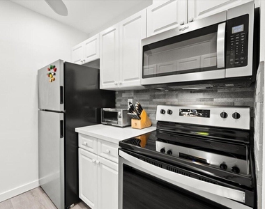 250 Ne 20th Street - Photo Thumbnail 9