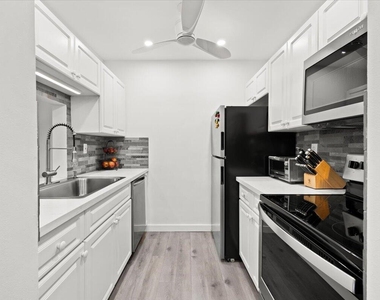 250 Ne 20th Street - Photo Thumbnail 7