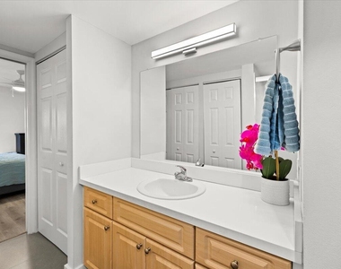 250 Ne 20th Street - Photo Thumbnail 15