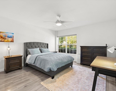 250 Ne 20th Street - Photo Thumbnail 11