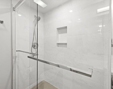 250 Ne 20th Street - Photo Thumbnail 16