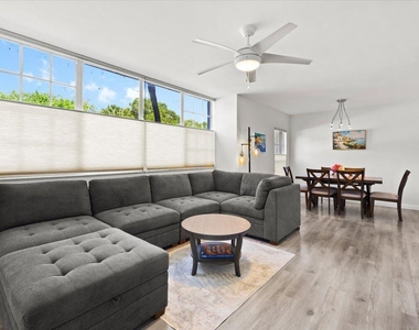 250 Ne 20th Street - Photo Thumbnail 5